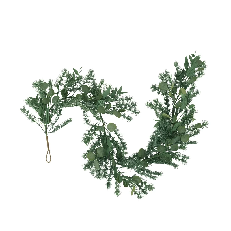 Quera 5.5 ft Leaves Garland