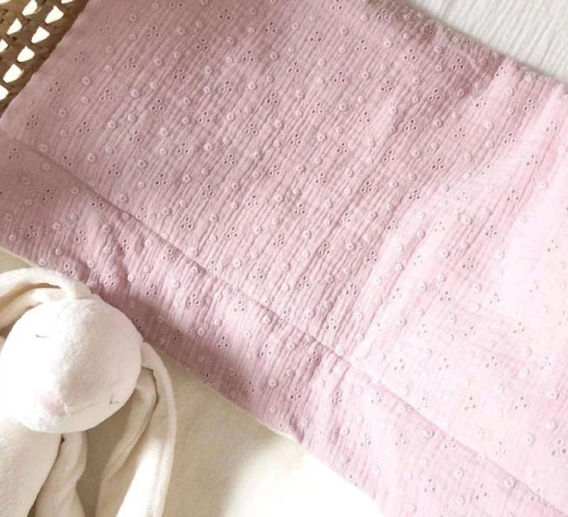 Eyelet/fleece Blanket In Pink