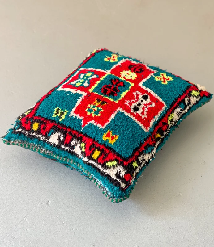 Kalaat M'Gouna's Symbolic Bird Pillow