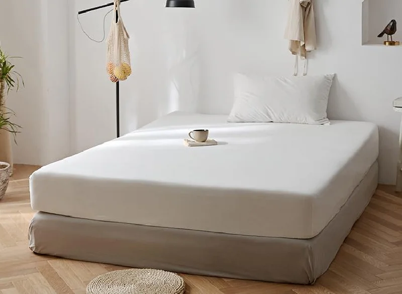 Solid Bed Sheet / White